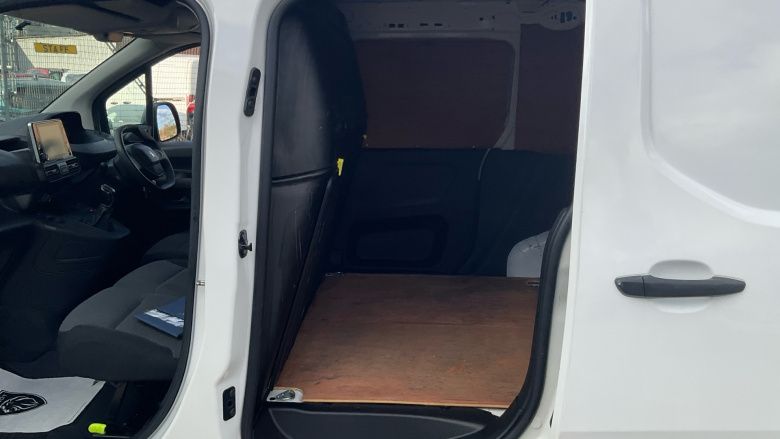 Peugeot Partner Standard Diesel 1000 1.5 BlueHDi 100 Professional Van